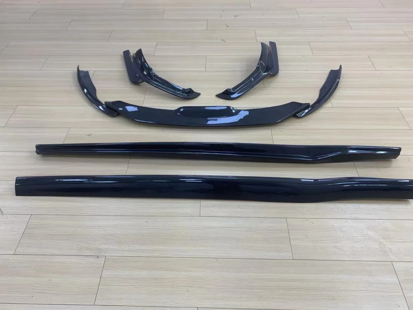 812 Body Kits for  Perfect Quality Fast Delivery Dry Carbon Fiber Front Lip Side Skirt Rear Corner Guard Diffuser Spoiler